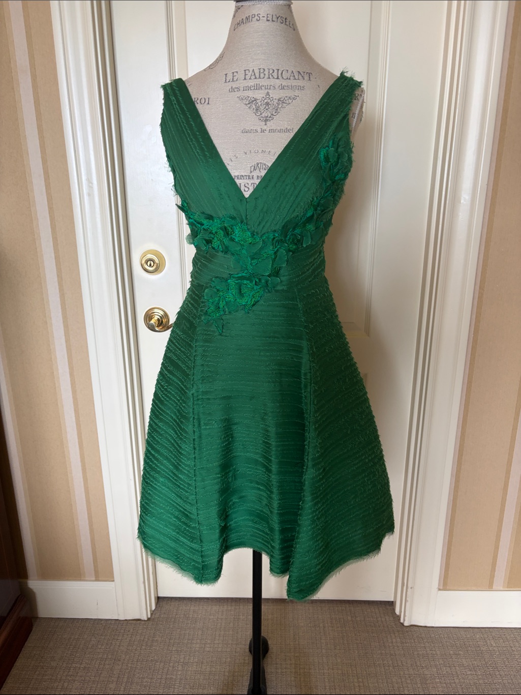 Marchesa Green V-Neck Floral Appliqu Cocktail Dress